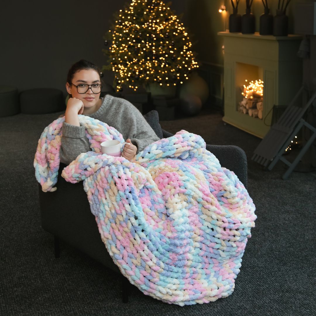 Handgestrickte Chenille Kuscheldecke - KomfortKissen.de